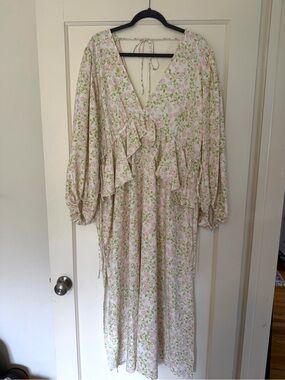 topshop cream floral dress Topshop White Floral Shimmery Dress Women's Size 10